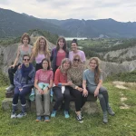 mar en un retiro de yoga con sus alumnas